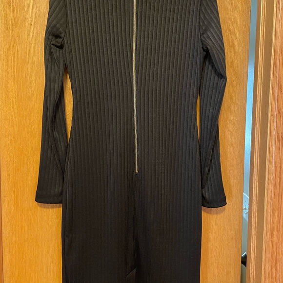 Jennifer Lopez black long sleeve dress - Picture 2 of 4